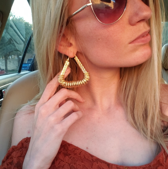 Gold Triangle Hoops 💛 Woven Interlocking Wire - Picture 2 of 5